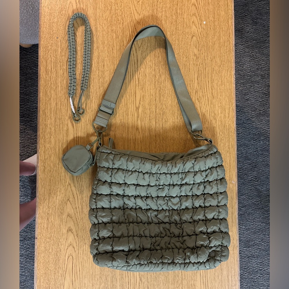 LAST CHANCE! Women's Olive Quilted Shoulder Bag - Picture 2 of 8